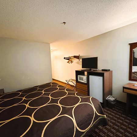 ซูเปอร์ 8 บาย วินด์แฮม รีดสบูร์ก Hotel Reedsburg ภายนอก รูปภาพ