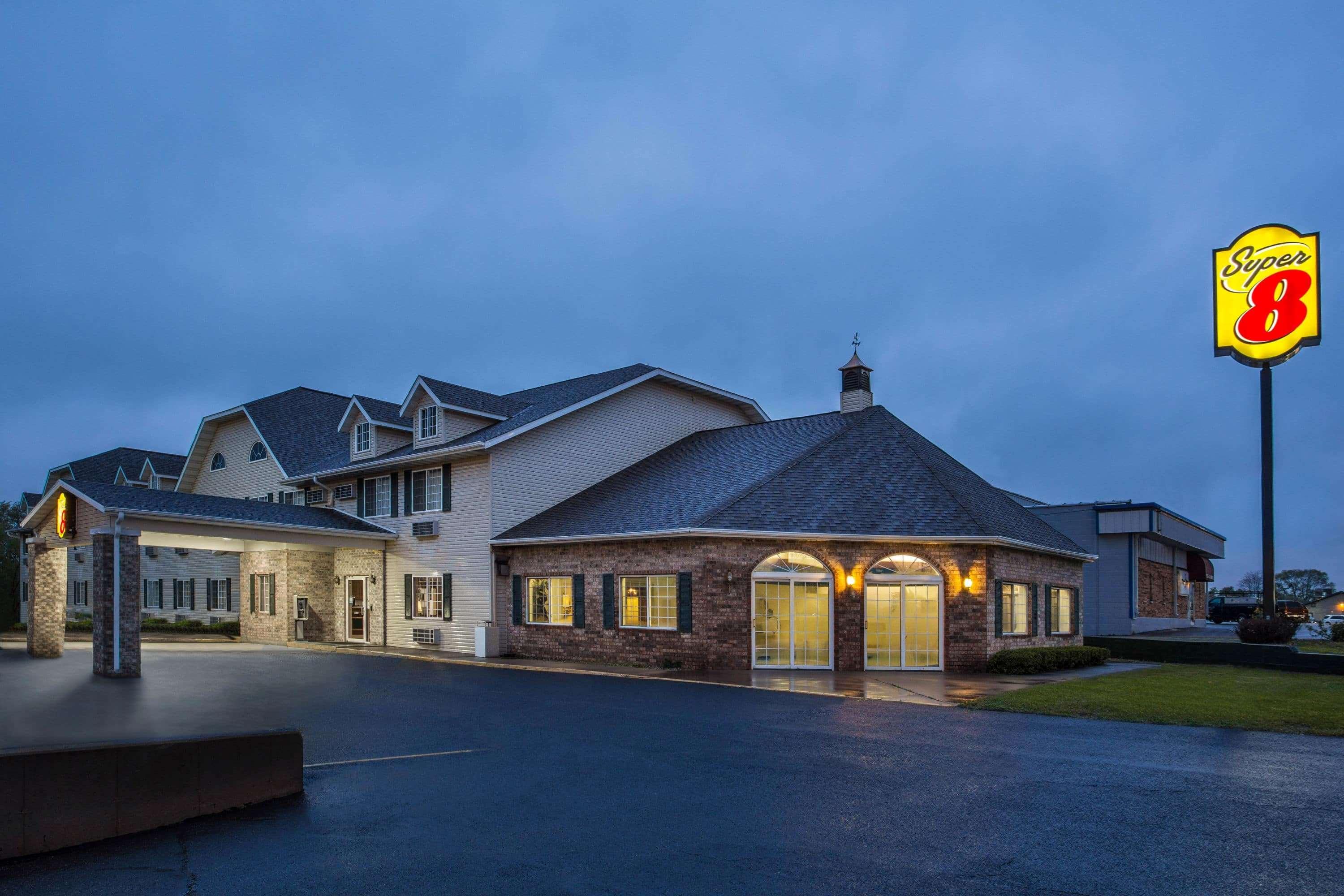 ซูเปอร์ 8 บาย วินด์แฮม รีดสบูร์ก Hotel Reedsburg ภายนอก รูปภาพ