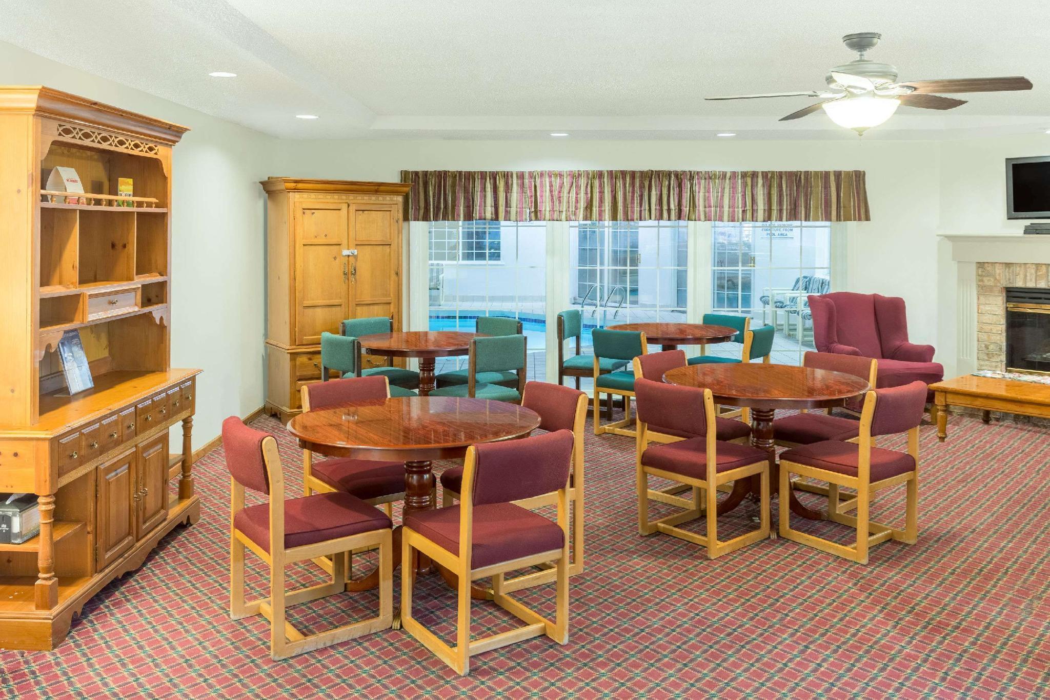 ซูเปอร์ 8 บาย วินด์แฮม รีดสบูร์ก Hotel Reedsburg ภายนอก รูปภาพ