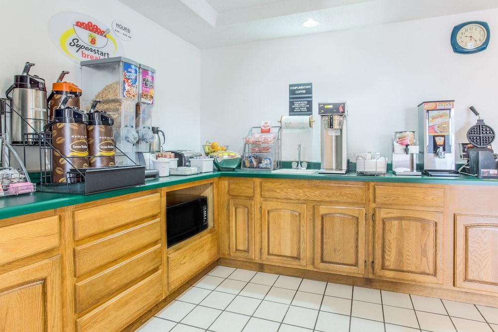 ซูเปอร์ 8 บาย วินด์แฮม รีดสบูร์ก Hotel Reedsburg ภายนอก รูปภาพ
