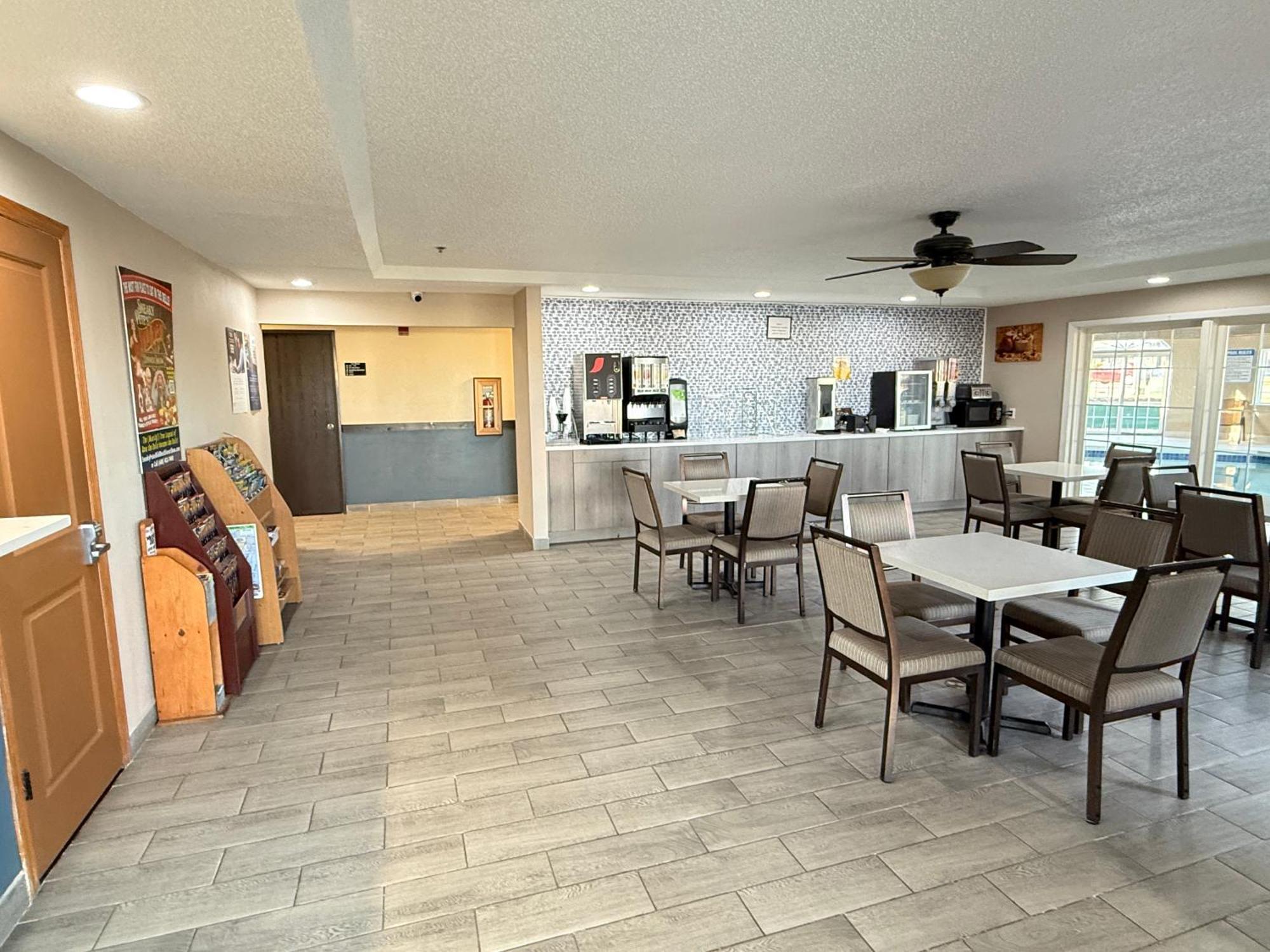 ซูเปอร์ 8 บาย วินด์แฮม รีดสบูร์ก Hotel Reedsburg ภายนอก รูปภาพ