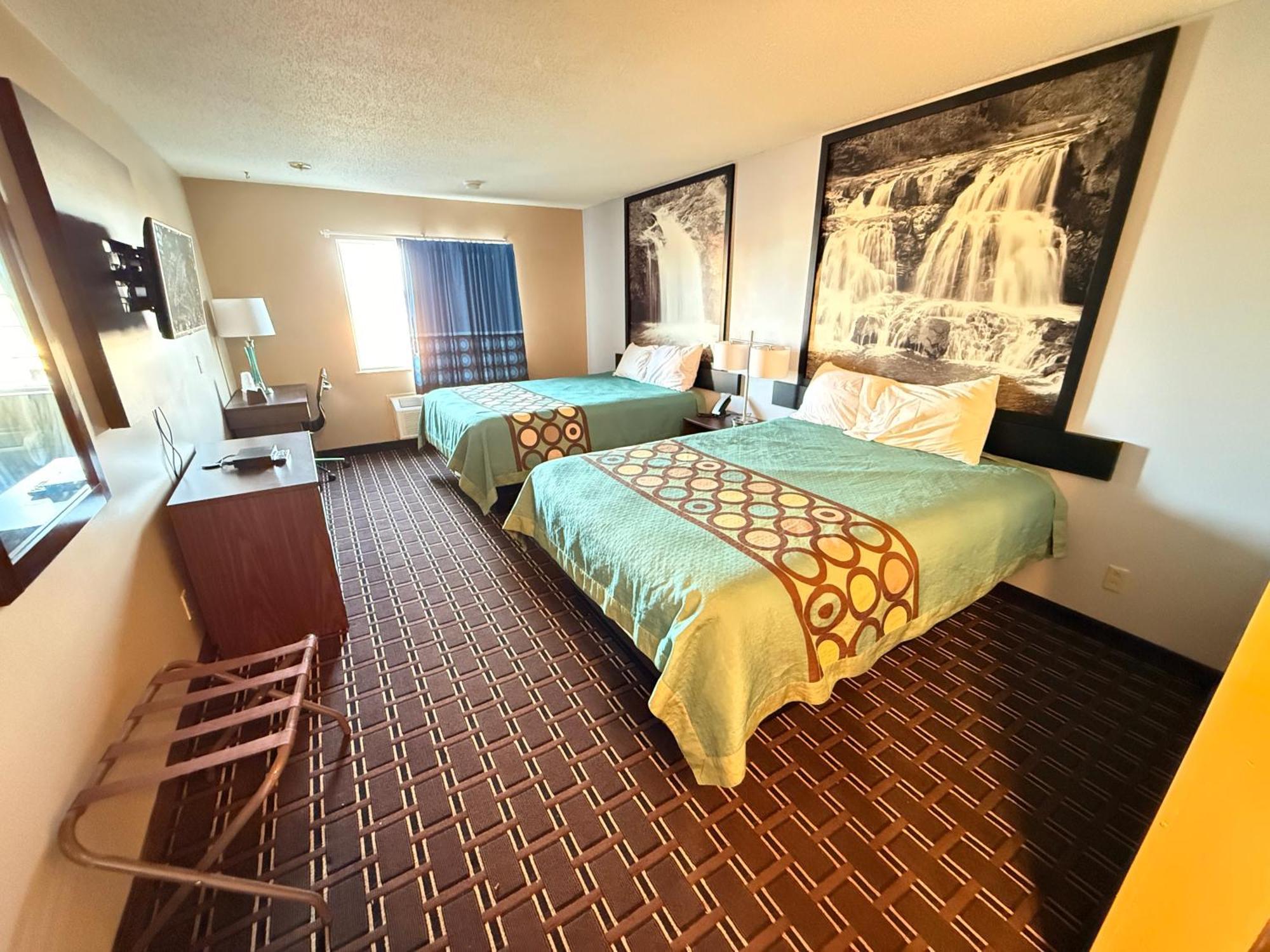 ซูเปอร์ 8 บาย วินด์แฮม รีดสบูร์ก Hotel Reedsburg ภายนอก รูปภาพ