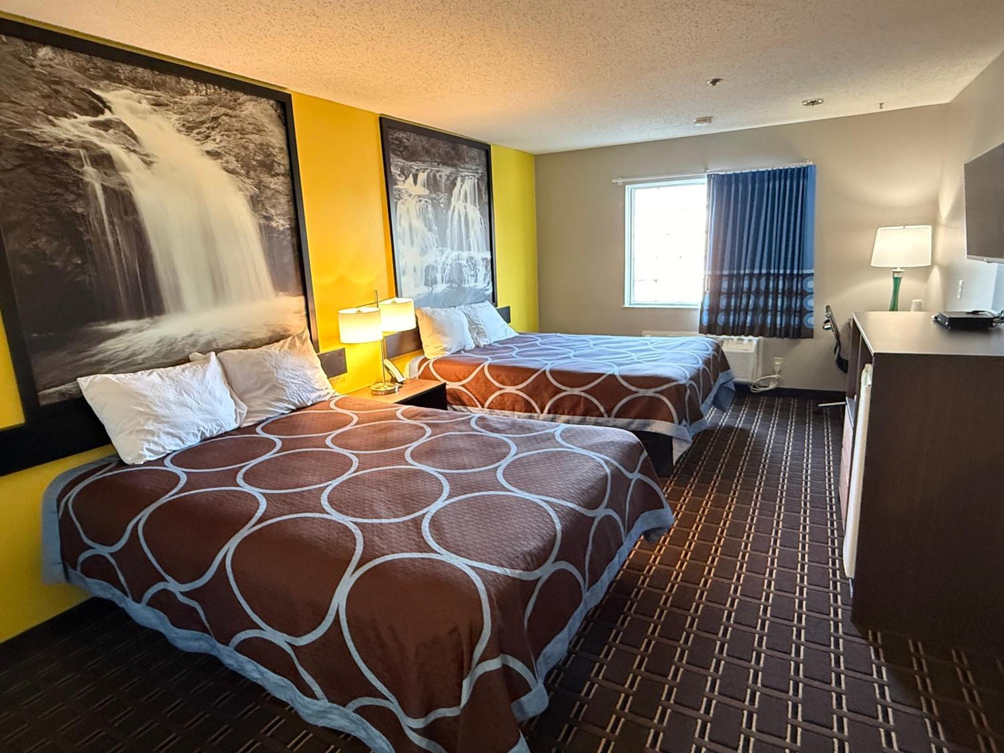 ซูเปอร์ 8 บาย วินด์แฮม รีดสบูร์ก Hotel Reedsburg ภายนอก รูปภาพ