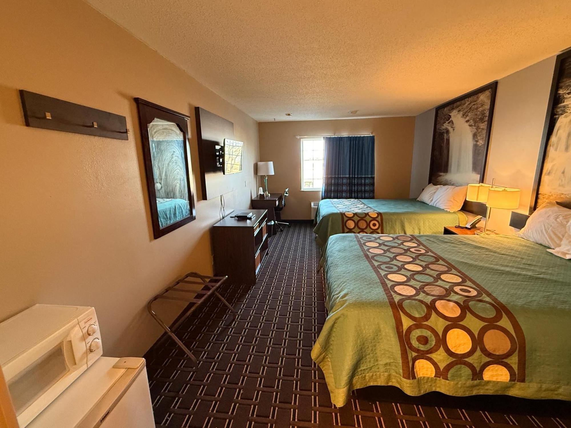 ซูเปอร์ 8 บาย วินด์แฮม รีดสบูร์ก Hotel Reedsburg ภายนอก รูปภาพ