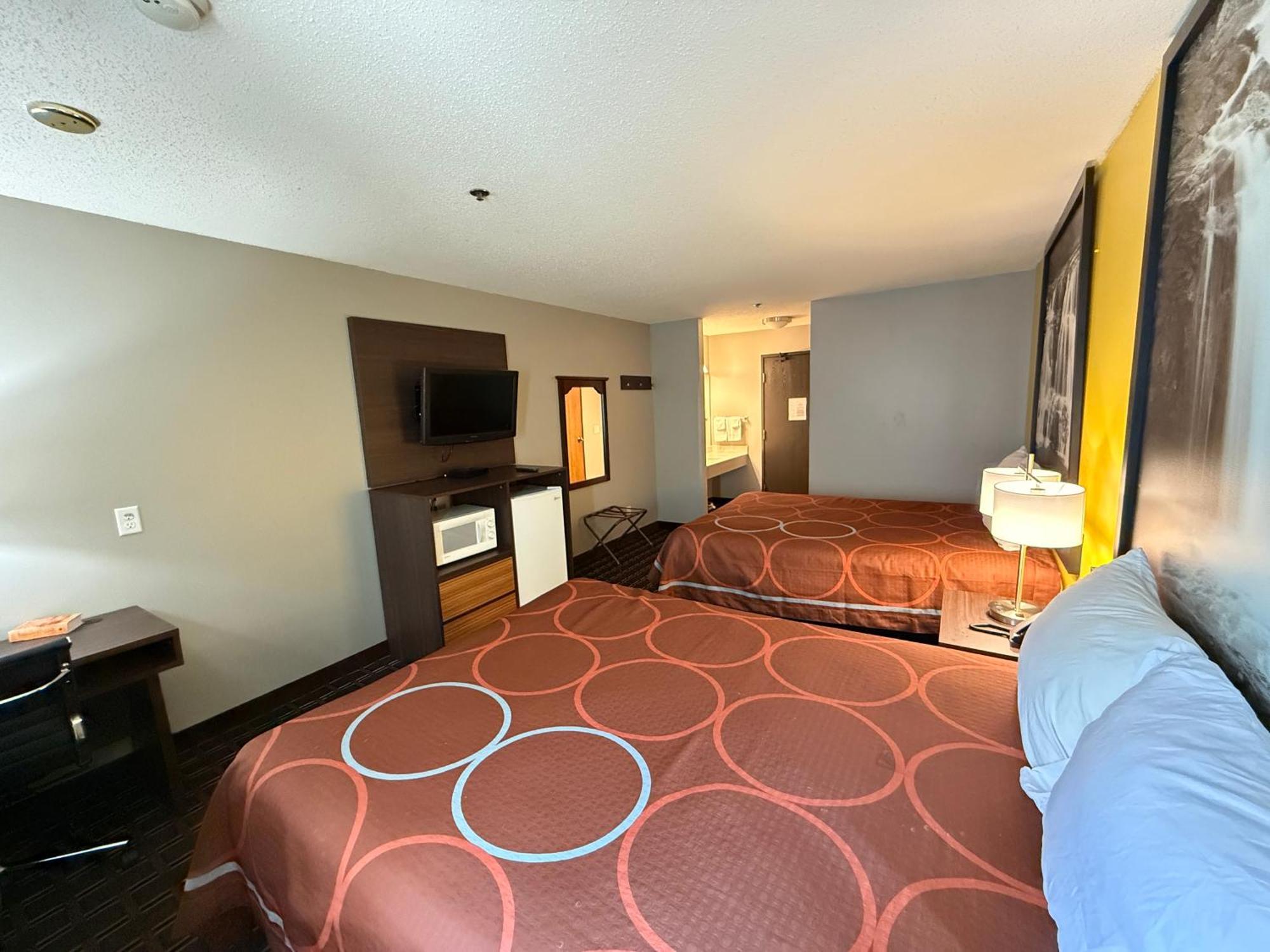 ซูเปอร์ 8 บาย วินด์แฮม รีดสบูร์ก Hotel Reedsburg ภายนอก รูปภาพ